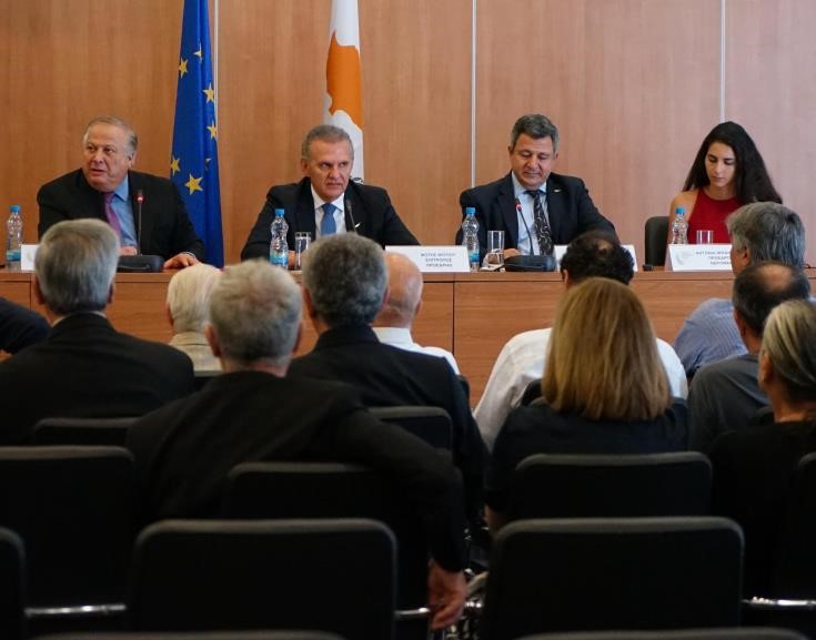 Authorities to consider all options about next Conference of Overseas Cypriots due to COVID-19